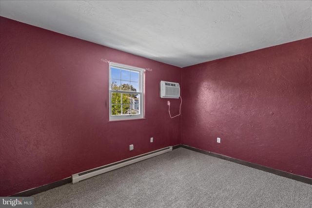 1747 BARON DR, York, PA 17408