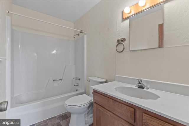 1747 BARON DR, York, PA 17408