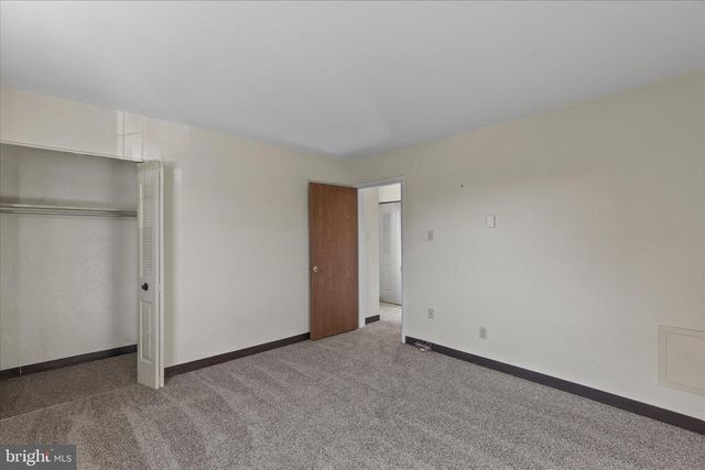 1747 BARON DR, York, PA 17408