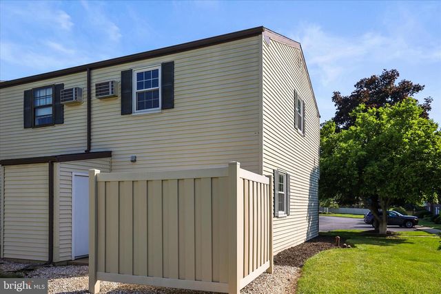 1747 BARON DR, York, PA 17408