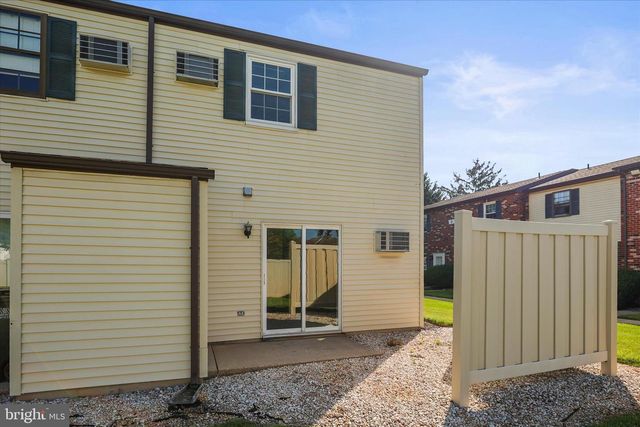 1747 BARON DR, York, PA 17408