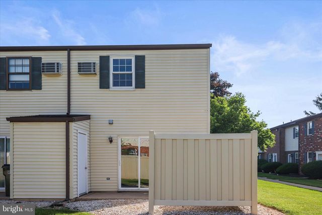 1747 BARON DR, York, PA 17408