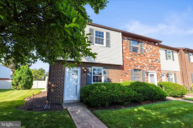 1747 BARON DR, York, PA 17408