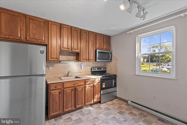 1747 BARON DR, York, PA 17408