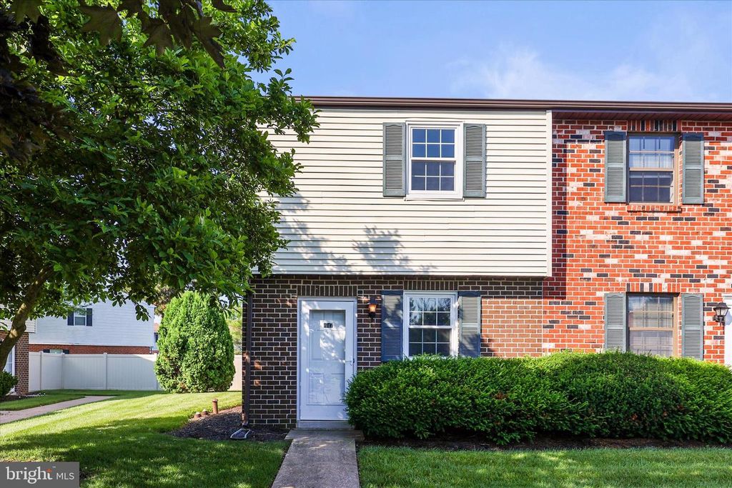 1747 BARON DR, York, PA 17408