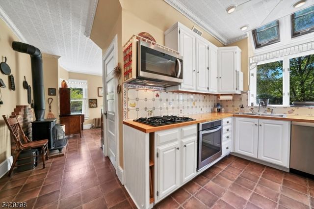 45 Main St, Califon Boro, NJ 07830