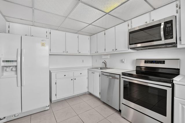 9287 VISTA DEL LAGO 13 D, Boca Raton, FL 33428