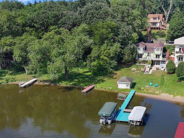 5102 W Lake Shore Drive, Wonder Lake, IL 60097