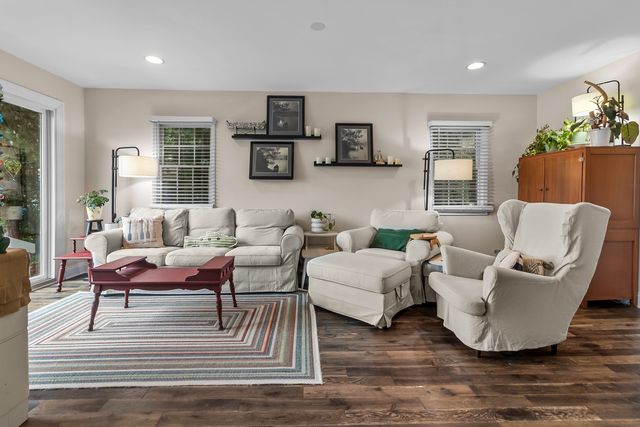 5102 W Lake Shore Drive, Wonder Lake, IL 60097