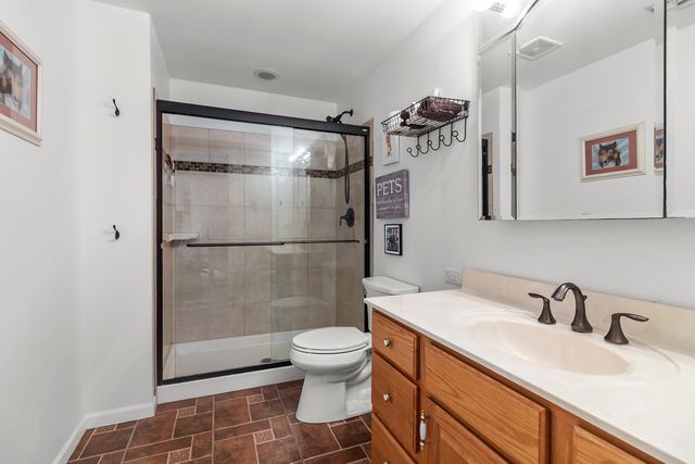 5102 W Lake Shore Drive, Wonder Lake, IL 60097