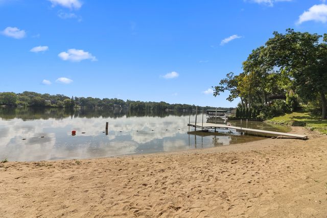 5102 W Lake Shore Drive, Wonder Lake, IL 60097