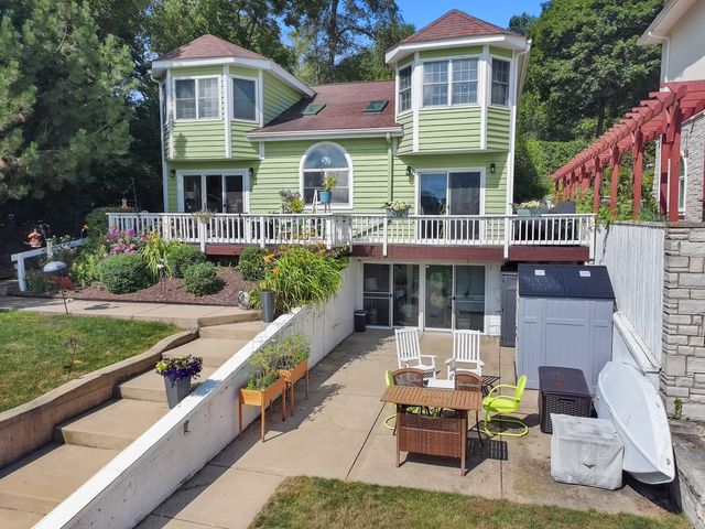5102 W Lake Shore Drive, Wonder Lake, IL 60097