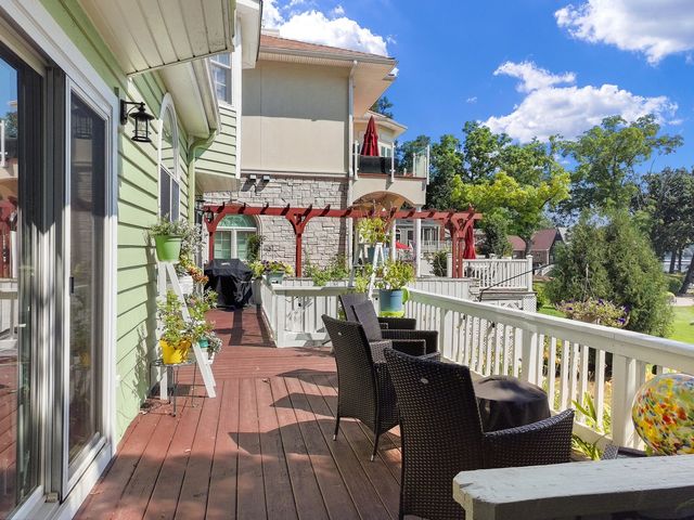 5102 W Lake Shore Drive, Wonder Lake, IL 60097