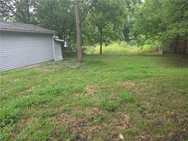 120 E 6th Street, Tonganoxie, KS 66086