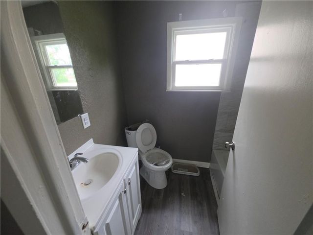 120 E 6th Street, Tonganoxie, KS 66086