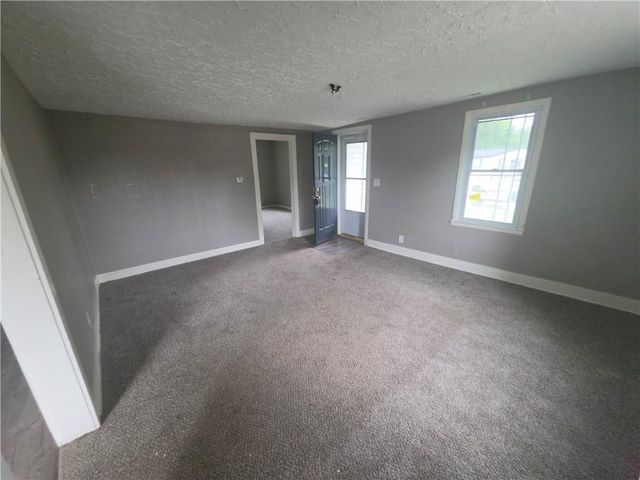 120 E 6th Street, Tonganoxie, KS 66086