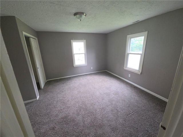 120 E 6th Street, Tonganoxie, KS 66086