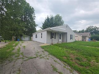 120 E 6th Street, Tonganoxie, KS 66086