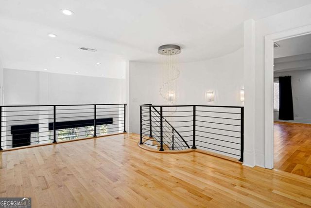 4 Vale Close NE, Atlanta, GA 30324