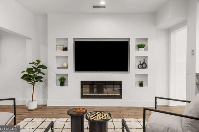 4 Vale Close NE, Atlanta, GA 30324
