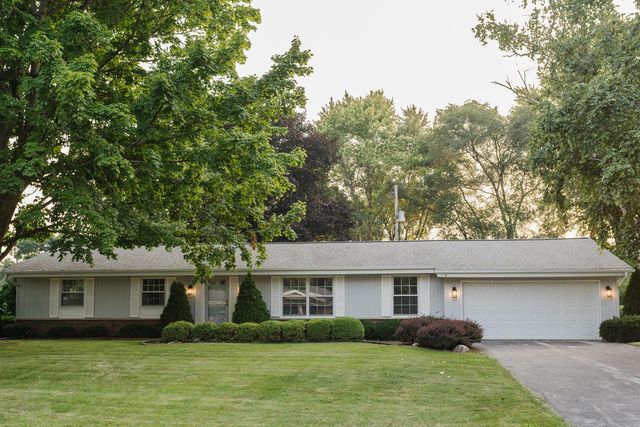 2465 Castle COURT, Brookfield, WI 53045