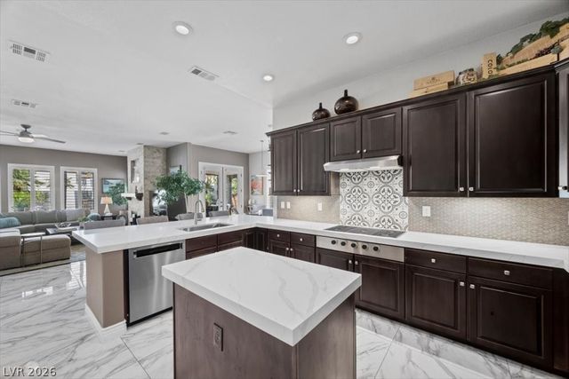 1516 Castle Wall Street, Las Vegas, NV 89117