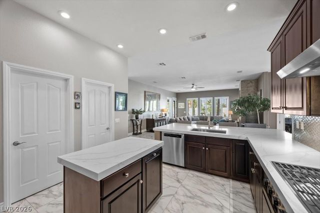 1516 Castle Wall Street, Las Vegas, NV 89117