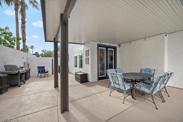 1516 Castle Wall Street, Las Vegas, NV 89117