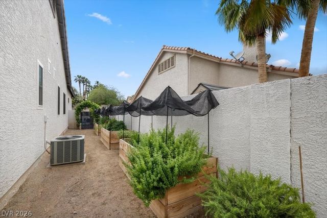1516 Castle Wall Street, Las Vegas, NV 89117