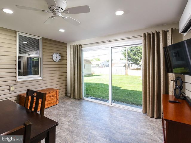 39 SHIRLEY DR, Middletown, PA 17057