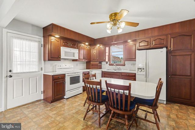 39 SHIRLEY DR, Middletown, PA 17057