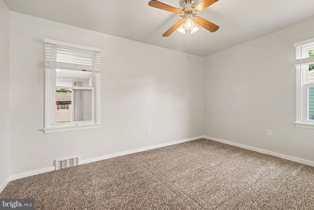 39 SHIRLEY DR, Middletown, PA 17057