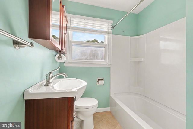 39 SHIRLEY DR, Middletown, PA 17057