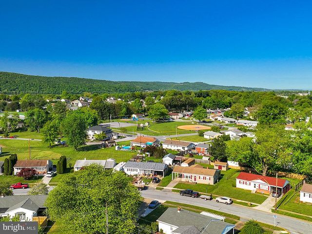 39 SHIRLEY DR, Middletown, PA 17057