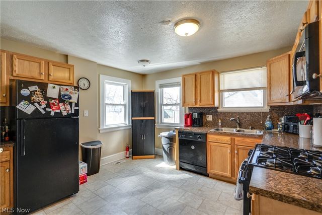 934 Packard Drive, Akron, OH 44320