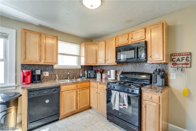 934 Packard Drive, Akron, OH 44320