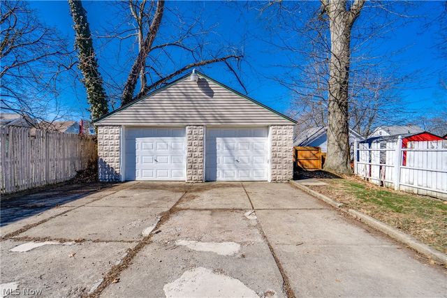 934 Packard Drive, Akron, OH 44320