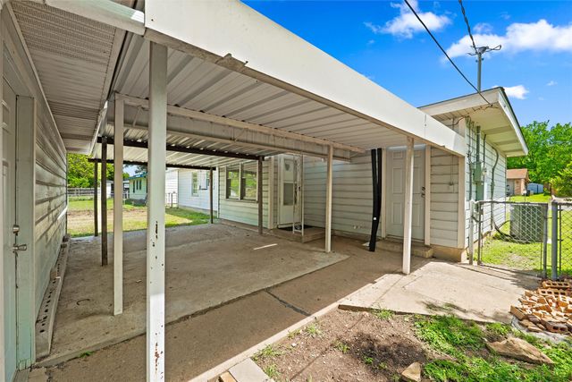 1308 Rose Avenue, Cleburne, TX 76033