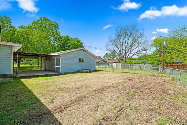 1308 Rose Avenue, Cleburne, TX 76033