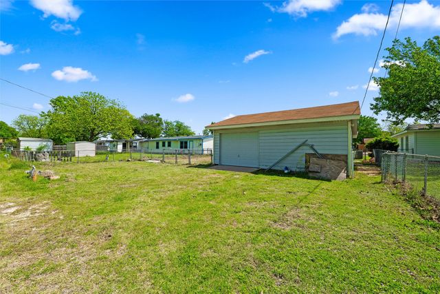 1308 Rose Avenue, Cleburne, TX 76033