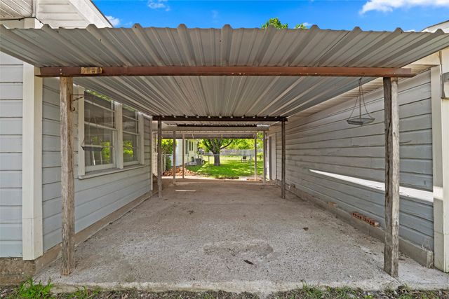 1308 Rose Avenue, Cleburne, TX 76033