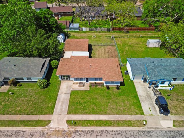 1308 Rose Avenue, Cleburne, TX 76033