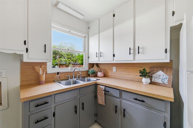 1308 Rose Avenue, Cleburne, TX 76033