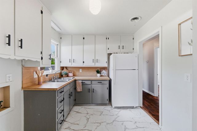 1308 Rose Avenue, Cleburne, TX 76033