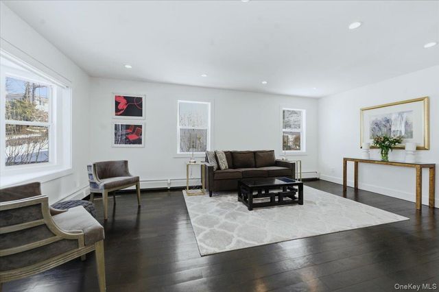 4 Lawrence Place, Pelham, NY 10803