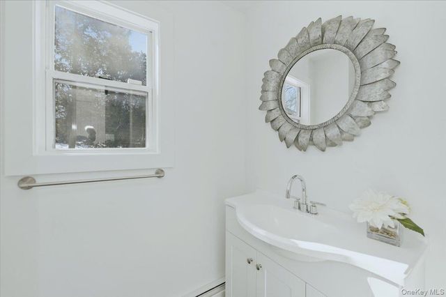 4 Lawrence Place, Pelham, NY 10803