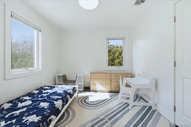 4 Lawrence Place, Pelham, NY 10803