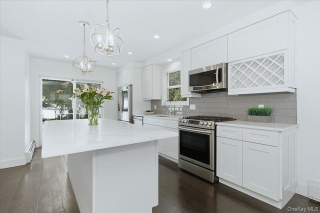 4 Lawrence Place, Pelham, NY 10803