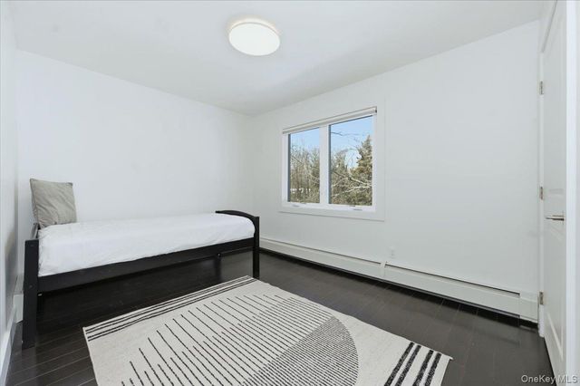 4 Lawrence Place, Pelham, NY 10803