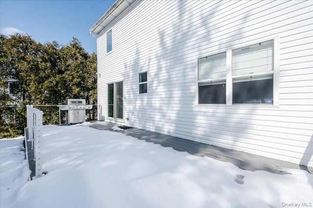 4 Lawrence Place, Pelham, NY 10803